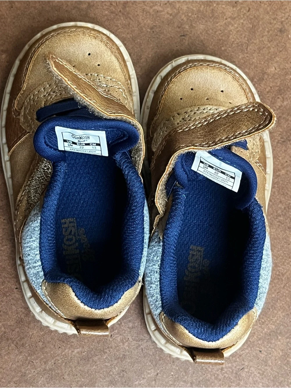 OshKosh B'gosh Tan and Navy Baby Walker Sneakers Size 6M EU 22